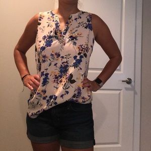 Very Pretty sleeveless top. Size S